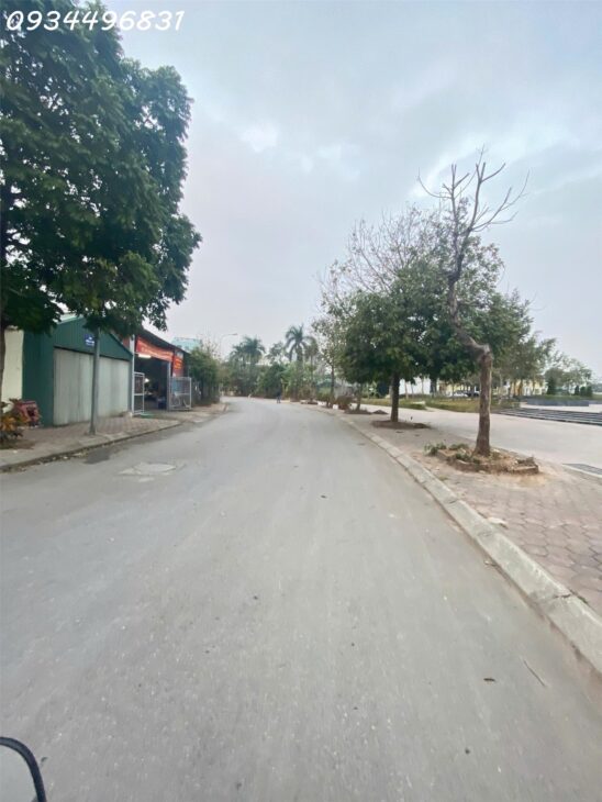 ĐẤT VỈA HÈ RỘNG 12M Ô TÔ TRÁNH ĐỖ NGÀY ĐÊM – KINH DOANH MẶT CHỢ – VIEW CÔNG VIÊN LONG BIÊN