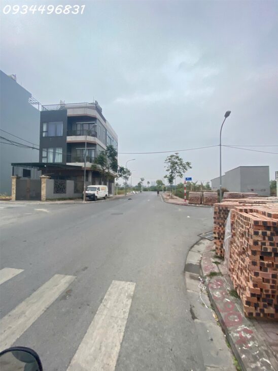 ĐẤT VỈA HÈ RỘNG 12M Ô TÔ TRÁNH ĐỖ NGÀY ĐÊM – KINH DOANH MẶT CHỢ – VIEW CÔNG VIÊN LONG BIÊN