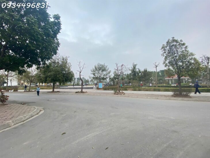 ĐẤT VỈA HÈ RỘNG 12M Ô TÔ TRÁNH ĐỖ NGÀY ĐÊM – KINH DOANH MẶT CHỢ – VIEW CÔNG VIÊN LONG BIÊN