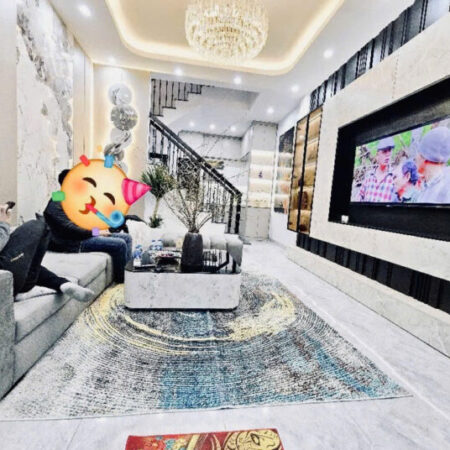 Bán gấp nhà Ngọc Lâm giảm 400tr nhà 38m², chỉ 6.3 tỷ – Ô tô đỗ gần, tiện ích đầy đủ