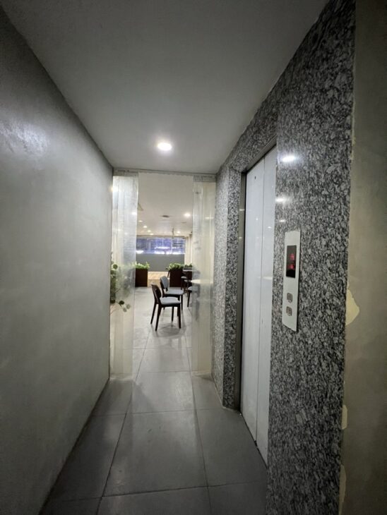 Bán nhà mặt phố Lạc Long Quân, Tây Hồ, 52m², 7 tầng, 27.2 tỷ, sổ đỏ hoặc Nhà mặt phố Tây Hồ 52m²,