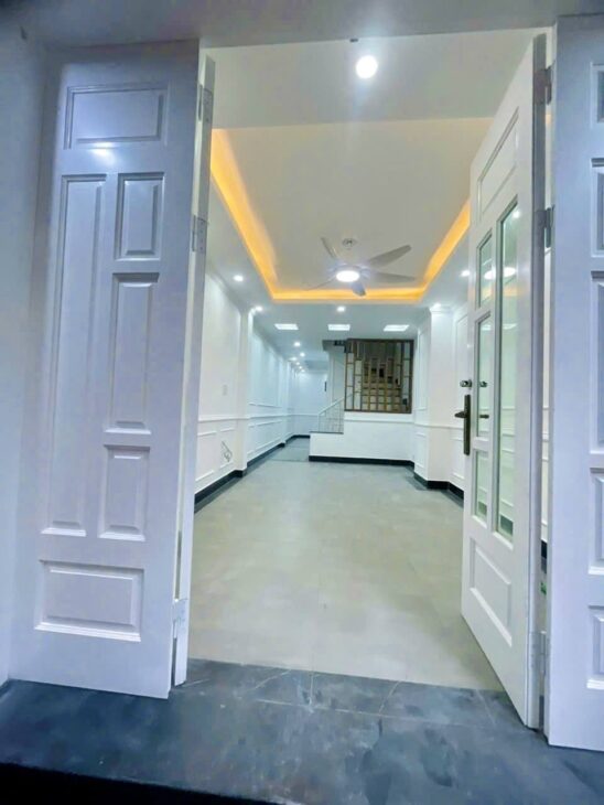 Bán nhà Đinh Công Thượng giá 8.3 tỷ, diện tích 40m2, 4 tầng, mặt tiền 3.5m