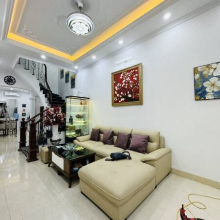 Bán nhà An Dương giá 12 tỷ, diện tích 60m2, 5 tầng, mặt tiền 3.5m