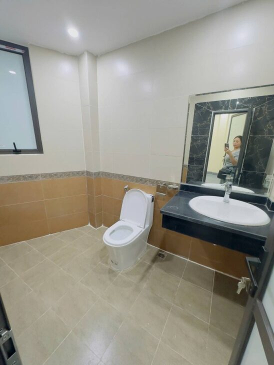 Bán nhà Lĩnh Nam giá 6.75 tỷ, diện tích 31m2, 5 tầng, mặt tiền 6.6m