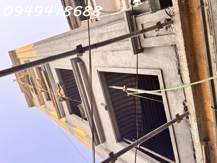 BÁN NHÀ 5 TẦNG – THANH MÁY – Ô TÔ ĐỖ CỬA – 10M RA MẶT ĐƯỜNG CHÍNH – GẦN CÔNG VIÊN HÒA BÌNH.