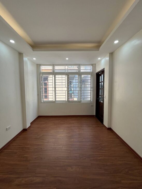 Bán nhà Vạn Phúc giá 7.7 tỷ, diện tích 30m2, 4 tầng, mặt tiền 8.5m