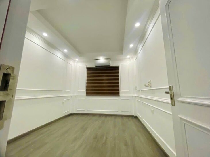 Bán nhà Đinh Công Thượng giá 8.3 tỷ, diện tích 40m2, 4 tầng, mặt tiền 3.5m