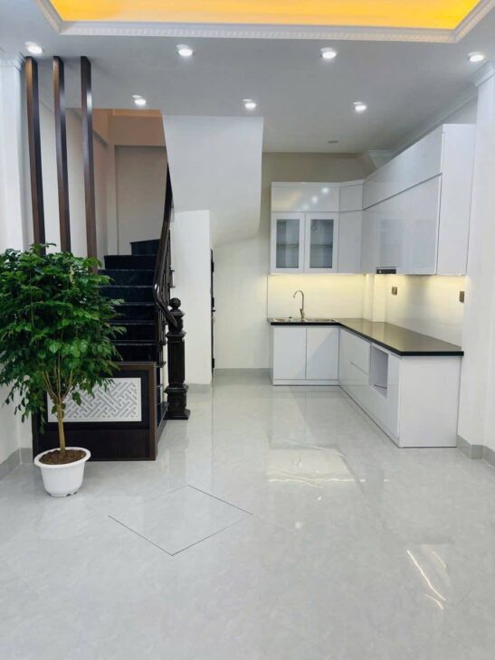 Bán nhà Thanh Lân giá 5.7 tỷ, diện tích 30m2, 5 tầng, mặt tiền 5m