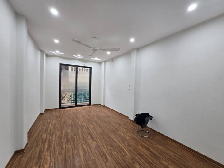 Bán nhà Trịnh Đình Cửu giá 12.3 tỷ, diện tích 40m2, 7 tầng, mặt tiền 3.5m