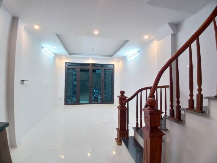 Bán nhà Phố Lụa giá 6.7 tỷ, diện tích 30m2, 5 tầng, mặt tiền 4m