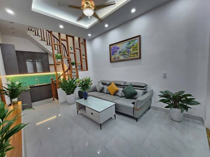 Bán nhà Đinh Công Thượng giá 6.4 tỷ, diện tích 35m2, 5 tầng, mặt tiền 4.5m