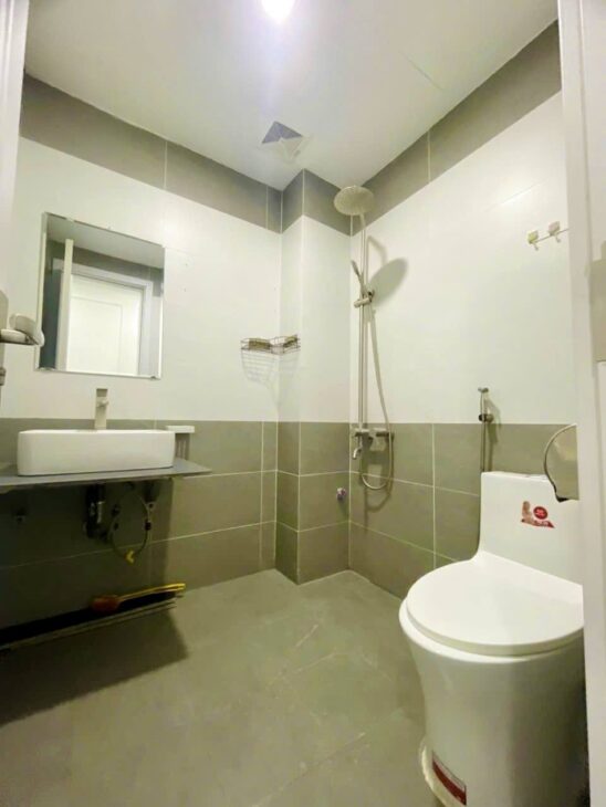 Bán nhà Đinh Công Thượng giá 8.3 tỷ, diện tích 40m2, 4 tầng, mặt tiền 3.5m