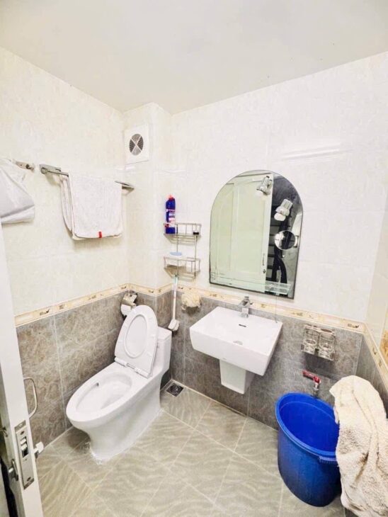 Bán nhà Xuân La giá 8 tỷ, diện tích 35m2, 5 tầng, mặt tiền 6m