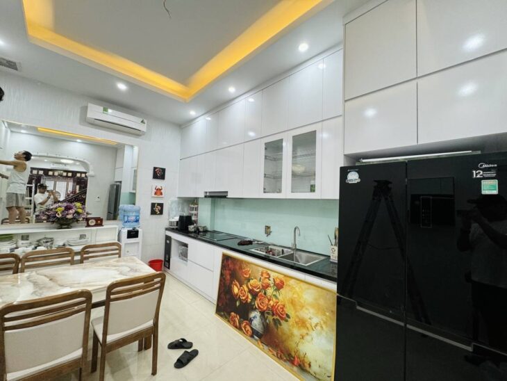 Bán nhà An Dương giá 12 tỷ, diện tích 60m2, 5 tầng, mặt tiền 3.5m