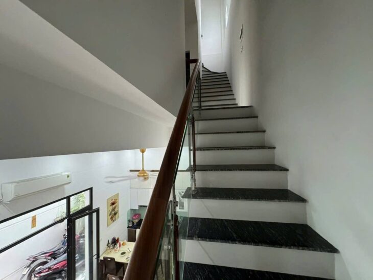 Bán nhà Quan Nhân giá 7.7 tỷ, diện tích 50m2, 3 tầng, mặt tiền 7.5m