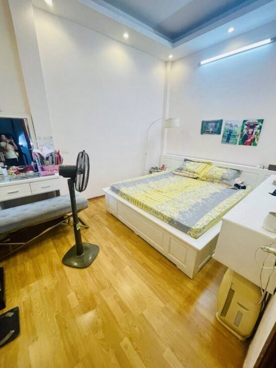 Bán nhà Khương Đình giá 6.8 tỷ, diện tích 36m2, 5 tầng, mặt tiền 4.5m