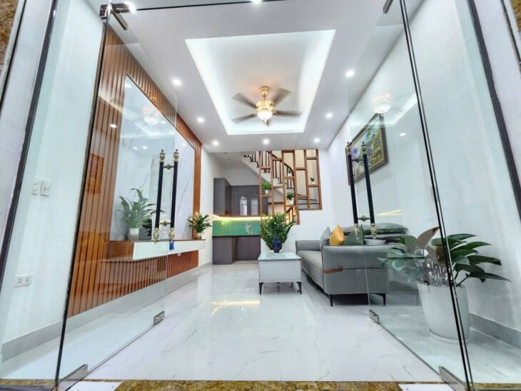 Bán nhà Đinh Công Thượng giá 6.4 tỷ, diện tích 35m2, 5 tầng, mặt tiền 4.5m