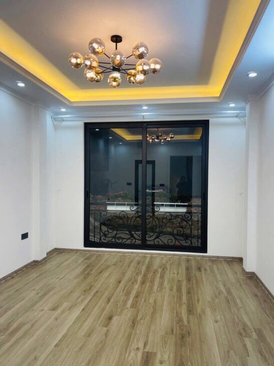 Bán nhà Thanh Lân giá 5.7 tỷ, diện tích 30m2, 5 tầng, mặt tiền 5m