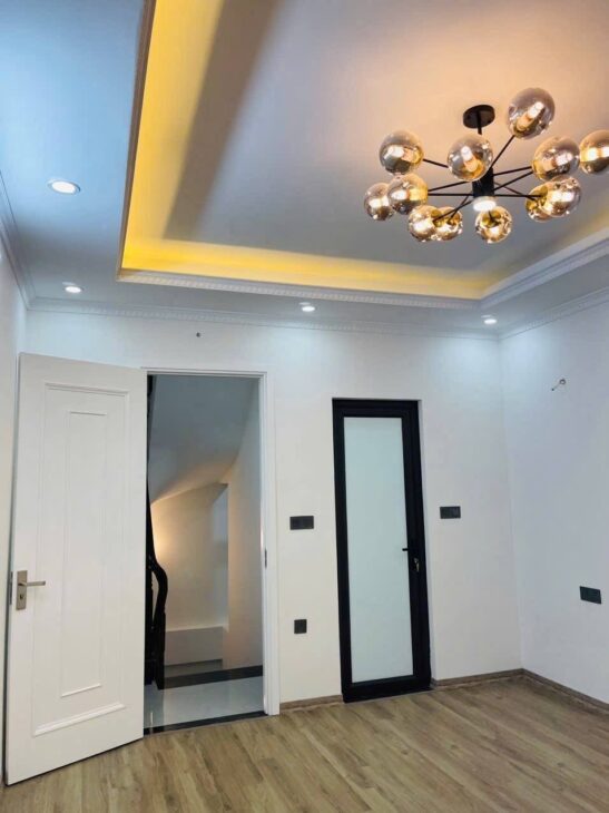 Bán nhà Thanh Lân giá 5.7 tỷ, diện tích 30m2, 5 tầng, mặt tiền 5m