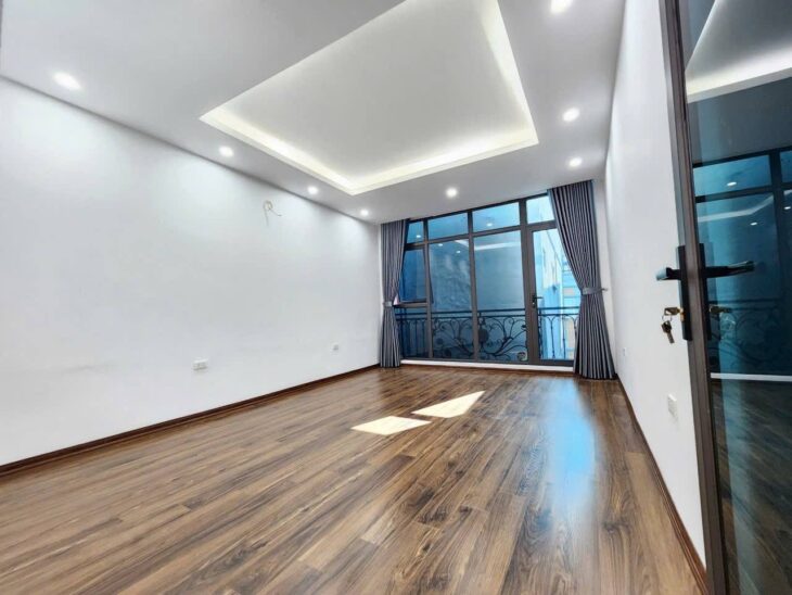 Bán nhà Đinh Công Thượng giá 6.4 tỷ, diện tích 35m2, 5 tầng, mặt tiền 4.5m