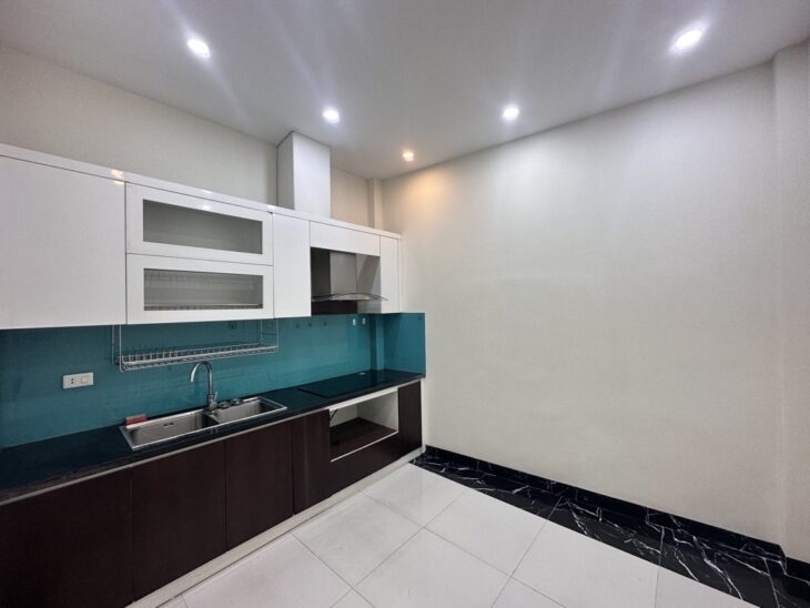 30M- NHỈNH 4T.Ỷ – NGỌC THUỴ – LONG BIÊN – HÀ NỘI .