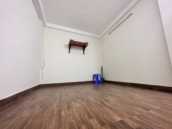 30M- NHỈNH 4T.Ỷ – NGỌC THUỴ – LONG BIÊN – HÀ NỘI .