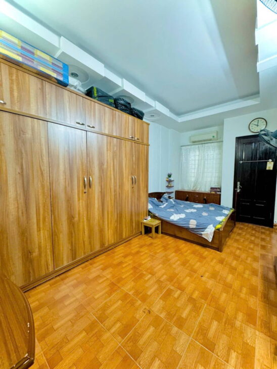 Chính chủ bán gấp nhà ngõ 236 Khương Đình, Thanh Xuân. Diện tích 33m2, 5 tầng, Giá 5,95 tỷ.