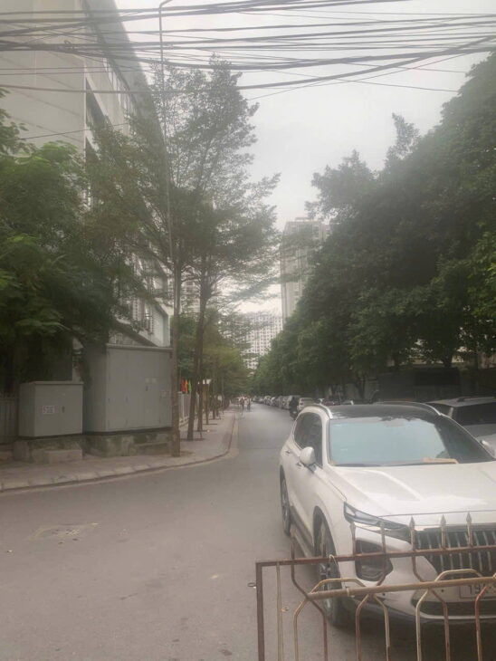 Bán gấp nhà Phân lô ngõ ô tô 90 Nguyễn Tuân: DT 24m2 , 4 tầng, MT 3,2m. Giá 5,2 tỷ.