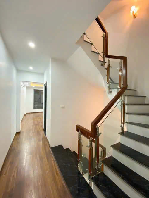 Bán nhà mới đẹp dt 52m2, 5 tầng, 8 phòng ngủ, Yên Lãng thông Thái Thịnh, Láng, 10m ra ô tô tránh,