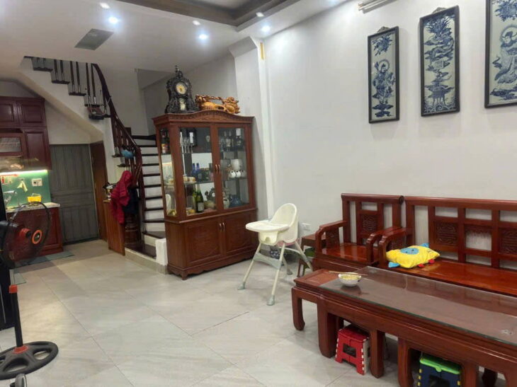Bán gấp nhà ngõ ô tô, DT 33m2 , 5 tầng, MT 3,4m, Ngõ 34 Hoàng Cầu , Đống Đa.Giá 7,9 tỷ.