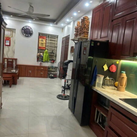 Bán gấp nhà ngõ ô tô, DT 33m2 , 5 tầng, MT 3,4m, Ngõ 34 Hoàng Cầu , Đống Đa.Giá 7,9 tỷ.