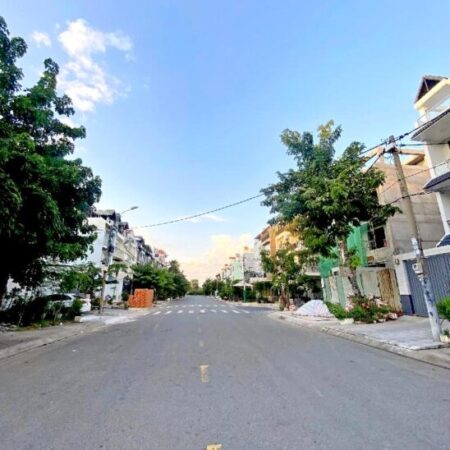 Mặt tiền đường số 105 Trịnh Quang Nghị 5×24 chỉ 9 tỷ 99