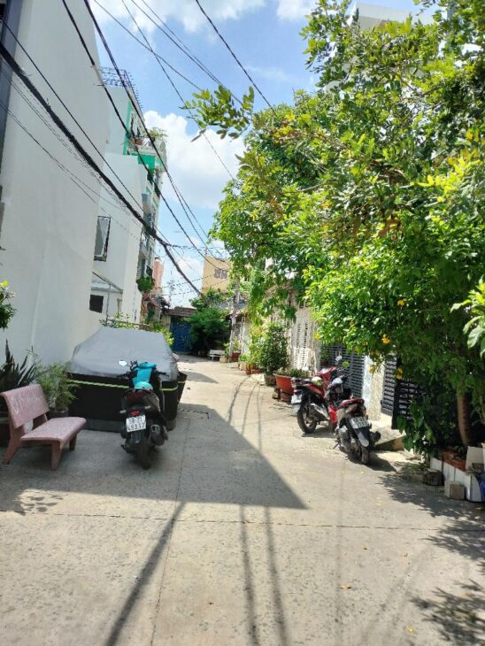 SIÊU PHẨM DƯƠNG BÁ TRẠC , HẺM 2 XE TẢI TRÁNH NHAU , Ô TÔ ĐẬU TRƯỚC CỬA HOẶC NGỦ TRONG NHÀ .