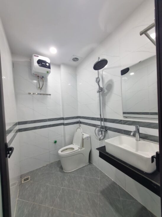 Bán Nhà: Tựu Liệt, 40m2, 5 tầng, gần bãi xe, oto cổng, ô chờ thang máy. hơn 5 tỷ