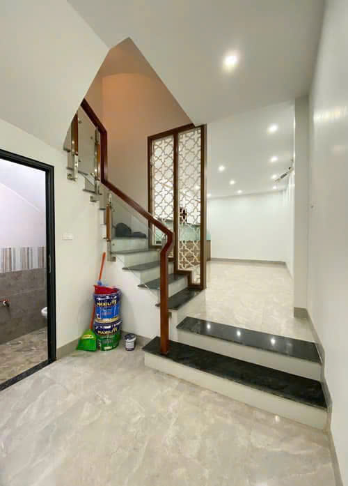 Bán nhà mới đẹp dt 52m2, 5 tầng, 8 phòng ngủ, Yên Lãng thông Thái Thịnh, Láng, 10m ra ô tô tránh,