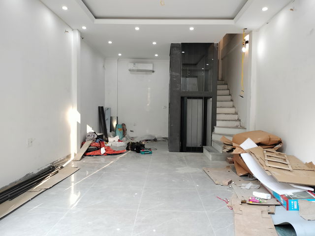 NHÀ MỚI ĐẸP PHỐ THẠCH BÀN -LONG BIÊN,39M2,6 TẦNG, MẶT TIỀN 4.5M,8.8 TỶ,THANG MÁY- NGÕ THÔNG.
