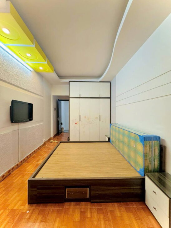 Chính chủ bán gấp nhà ngõ 236 Khương Đình, Thanh Xuân. Diện tích 33m2, 5 tầng, Giá 5,95 tỷ.