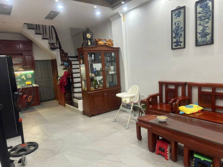 Bán gấp nhà ngõ ô tô, DT 33m2 , 5 tầng, MT 3,4m, Ngõ 34 Hoàng Cầu , Đống Đa.Giá 7,9 tỷ.
