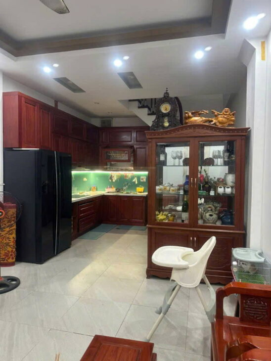 Bán gấp nhà ngõ ô tô, DT 33m2 , 5 tầng, MT 3,4m, Ngõ 34 Hoàng Cầu , Đống Đa.Giá 7,9 tỷ.