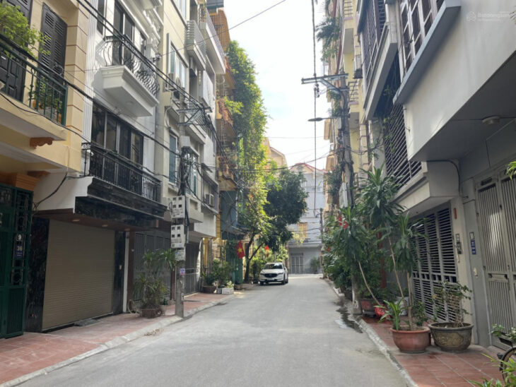 Duy nhất! Phân lô Hoàng Quốc Việt, 7 chỗ vào nhà, 65m2 sổ, 17.3 tỷ, mặt tiền 5m