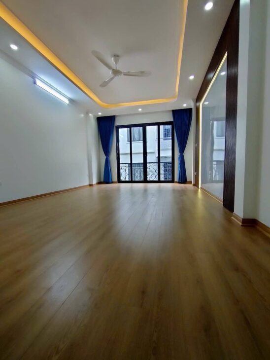 bán nhà Hoàng Mai 55m Trịnh Đình Cửu vỉa hè, ô tô vào nhà, kinh doanh