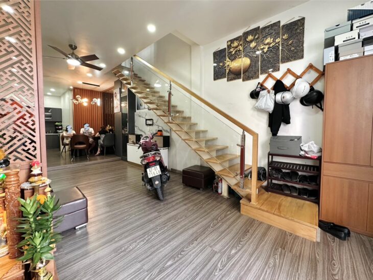 Bán nhà Di Trạch 33m2x5 tầng, 4 ngủ, đủ công năng, ô tô gần,trường học liền kề, tiện ích full, 4.8