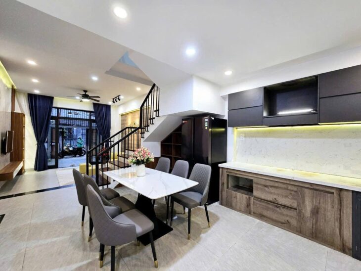 SIÊU PHẨM 2.5 TẦNG, FULL NỘI THẤT, DT 85M2 – KIỆT Ô TÔ TÔ HIỆU, HÒA MINH – CHỈ 3.4 TỶ