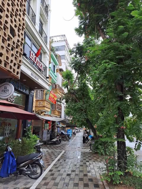 MẶT PHỐ LẠC LONG QUÂN, GẦN LOTTE TÂY HỒ, VỈA HÈ TO, KD ĐỈNH: 125M, 8T, MT: 9.5M