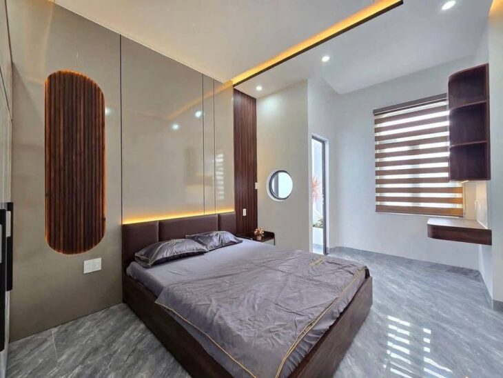 NHÀ 3 TẦNG MỚI ĐẸP – 140M² – KIỆT RỘNG 6M HOÀNG VĂN THÁI, TT LIÊN CHIỂU – CHỈ 3.8 TỶ