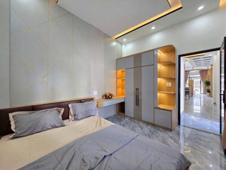 NHÀ 3 TẦNG MỚI ĐẸP – 140M² – KIỆT RỘNG 6M HOÀNG VĂN THÁI, TT LIÊN CHIỂU – CHỈ 3.8 TỶ