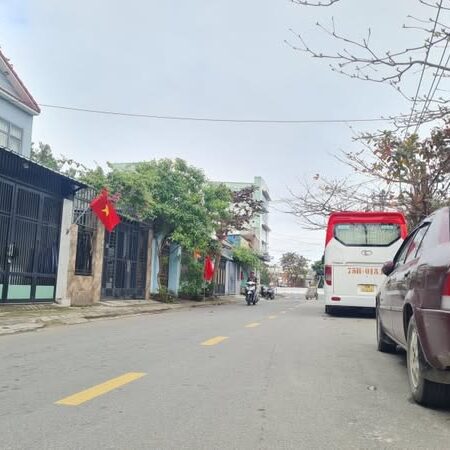 Lô đất mặt tiền đường 7,5m2 diện tích 331m2 – Sau bến xe trung tâm – liên Chiểu-Giá chỉ 9 tỷ. Lô đất mặt tiền đường 7,5m2 diện tích 331m2 – Sau bến xe trung tâm – liên Chiểu-Giá chỉ 9 tỷ.