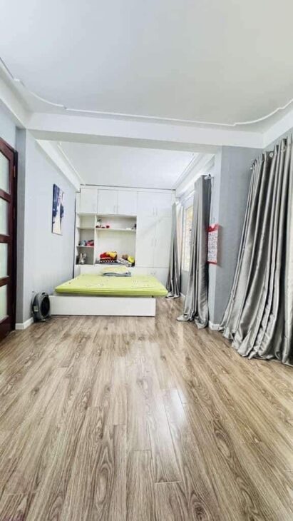 LÔ GÓC-Phố Phùng Chí Kiên, Hoàng Quốc Việt 32/40m 6tầng MT 6.2m 11 Tỷ, Ở ngay