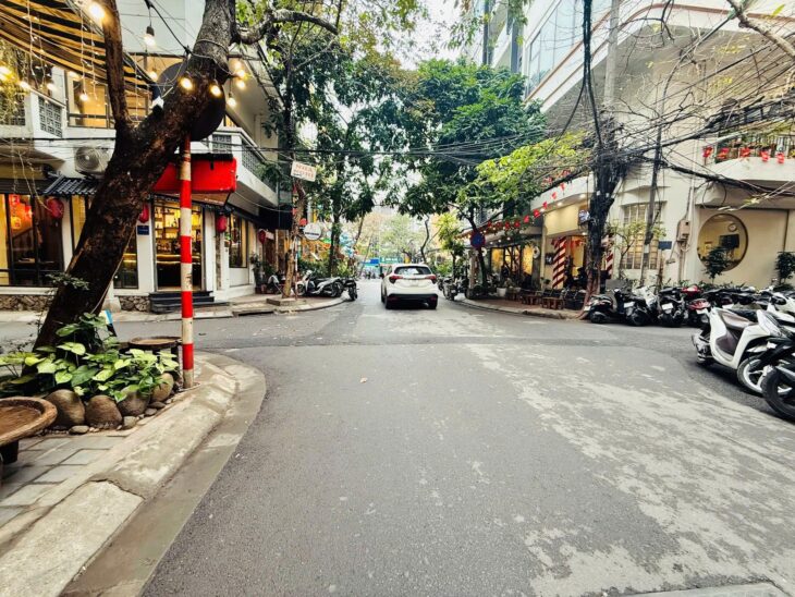 HẠ CHÀO CỰC SÂU-Phân Lô Ô tô tránh Phố Nguyên Hồng 52/55m, 4Tầng,MT 4.3m 27 Tỷ