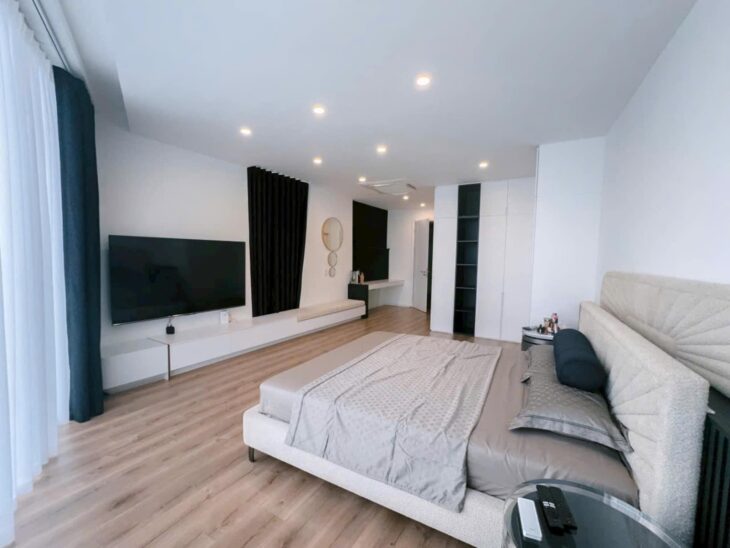 BÁN NHÀ MẶT PHỐ NGUYỄN KHUYẾN – PHỐ CỔ TRUNG TÂM – VỈA HÈ – 65M2 – 3.5M MT – 24.7 TỶ